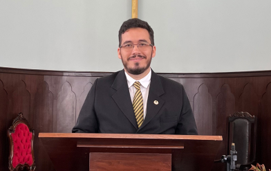 Reverendo Samuel sorrindo